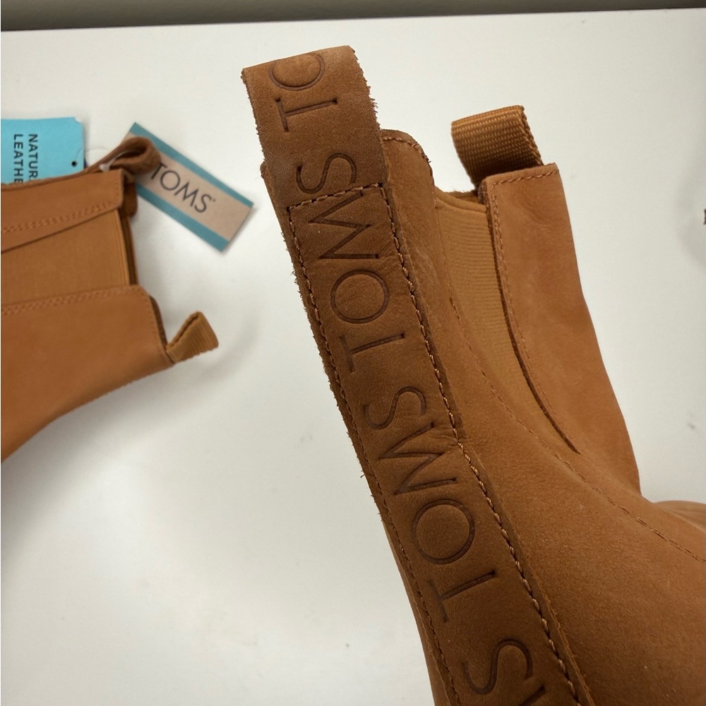 TOMS Dakota Chelsea Boots Women 8 Tan Water Resistant Leather NWT Lug Sole - Picture 8 of 14